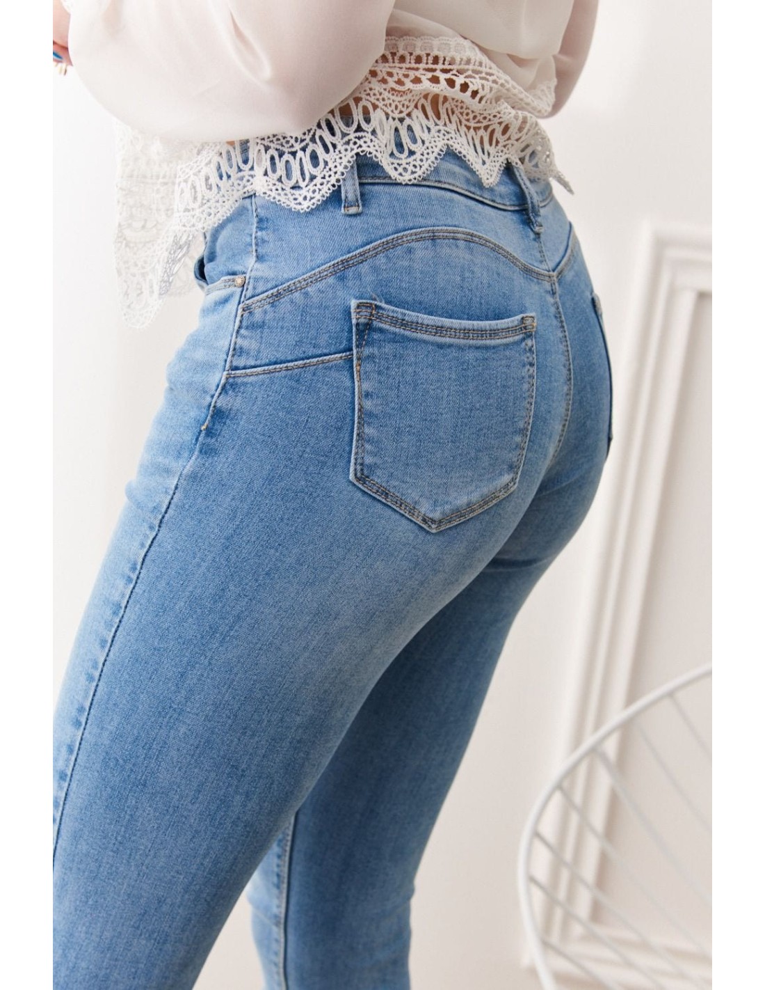 Pantaloni de dama din denim cu fante la genunchi 7015 - Magazin online - Boutique